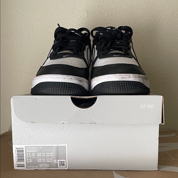 Nike Air Force 1 Pandas - Picture 2 of 5